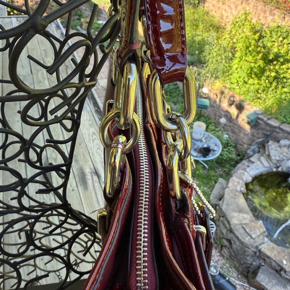 👜 Coach Patent Leather Gallery Tote – Deep Cherry Red 🍒 - Picture 4 of 9